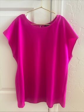 Express Women’s Fuchsia Short Sleeve Scoop Neck Tunic